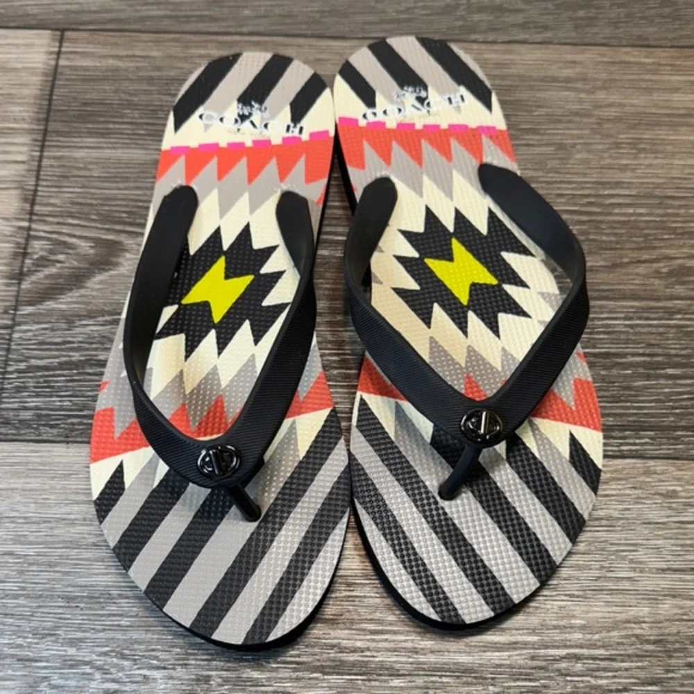 Coach Black and Yellow Geometric Flip Flops woman’s 7 (j23)